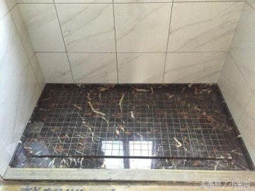 越來(lái)越多人衛(wèi)生間裝修不貼瓷磚了，現(xiàn)在流行這樣做，太聰明了